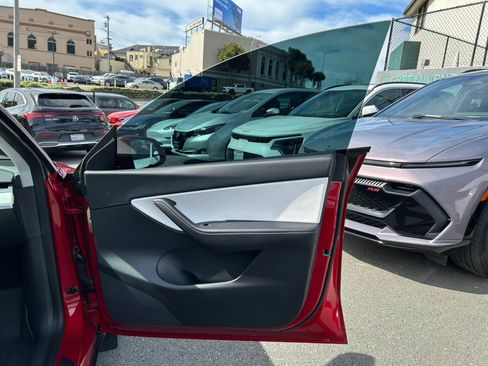 Used 2022 Tesla Model Y Performance image 38