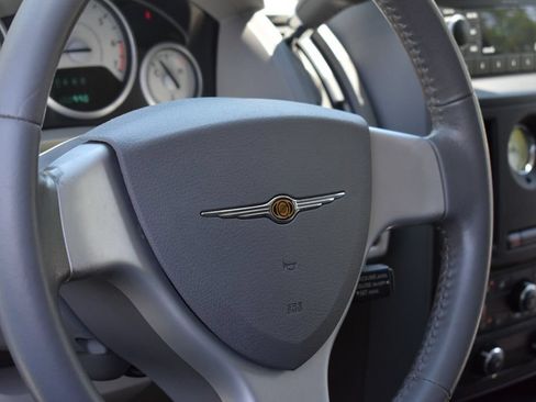 Used 2008 Chrysler Town & Country Touring FWD image 8