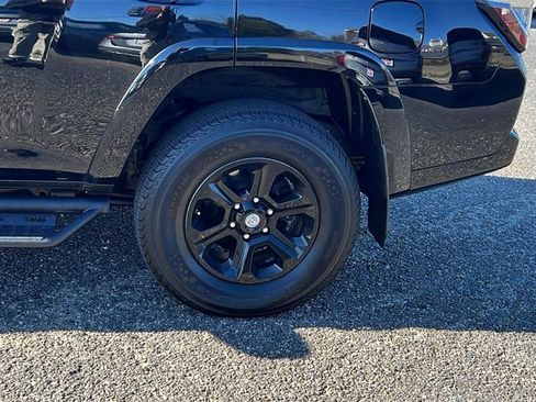 Used 2018 Toyota 4Runner SR5 w/ Wilderness Package image 9