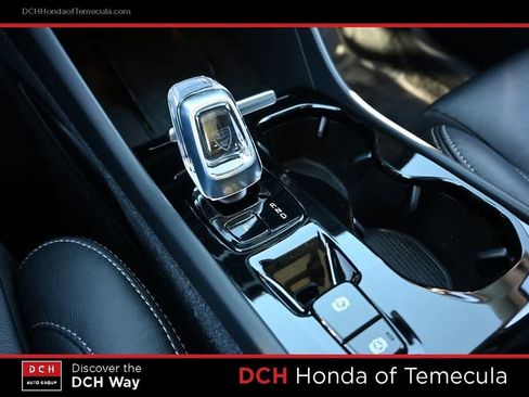 Used 2023 Volvo XC40 B4 Ultimate image 11