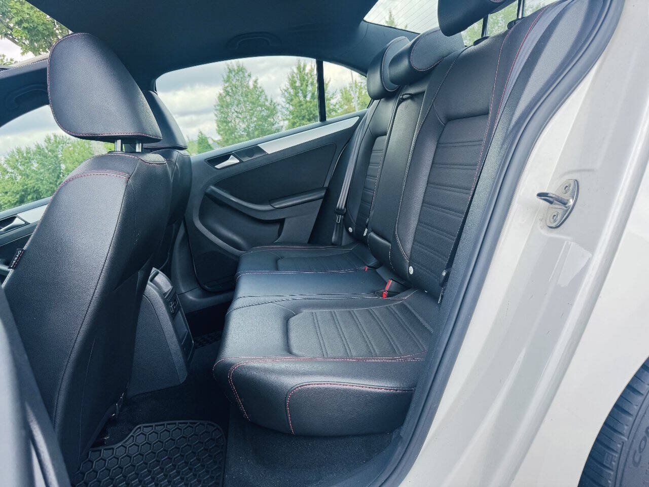 Used 2013 Volkswagen Jetta GLI Autobahn FWD image 9