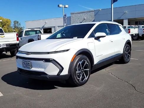 New 2026 Chevrolet Equinox EV LT image 4