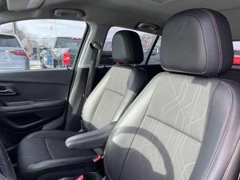 Used 2022 Chevrolet Trax LT w/ LT Convenience Package image 17