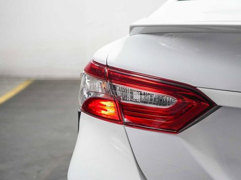 Used 2019 Toyota Camry SE image 13
