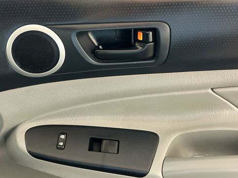 Used 2012 Toyota Tacoma Base image 31