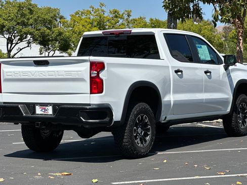 Used 2025 Chevrolet Silverado 1500 ZR2 w/ Technology Package image 4