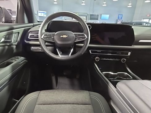 Used 2024 Chevrolet Traverse LT w/ Trailering Package FWD image 27