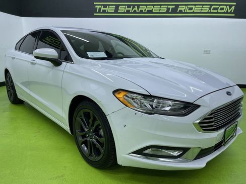 Used 2018 Ford Fusion SE w/ Equipment Group 201A image 2