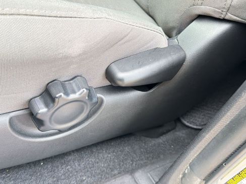 Used 2016 Toyota Tacoma SR5 image 12