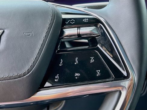 Used 2025 Cadillac Escalade IQ Luxury 2 w/ LPO, Premium Carpet Package AWD/4WD image 19