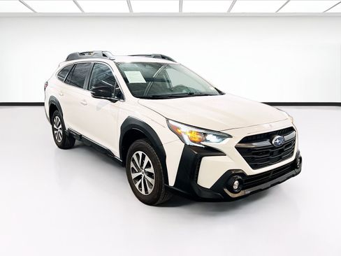 Used 2024 Subaru Outback Premium AWD/4WD image 3