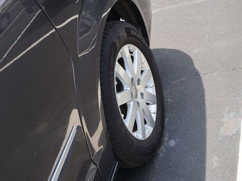 Used 2016 Chrysler Town & Country Touring FWD image 22
