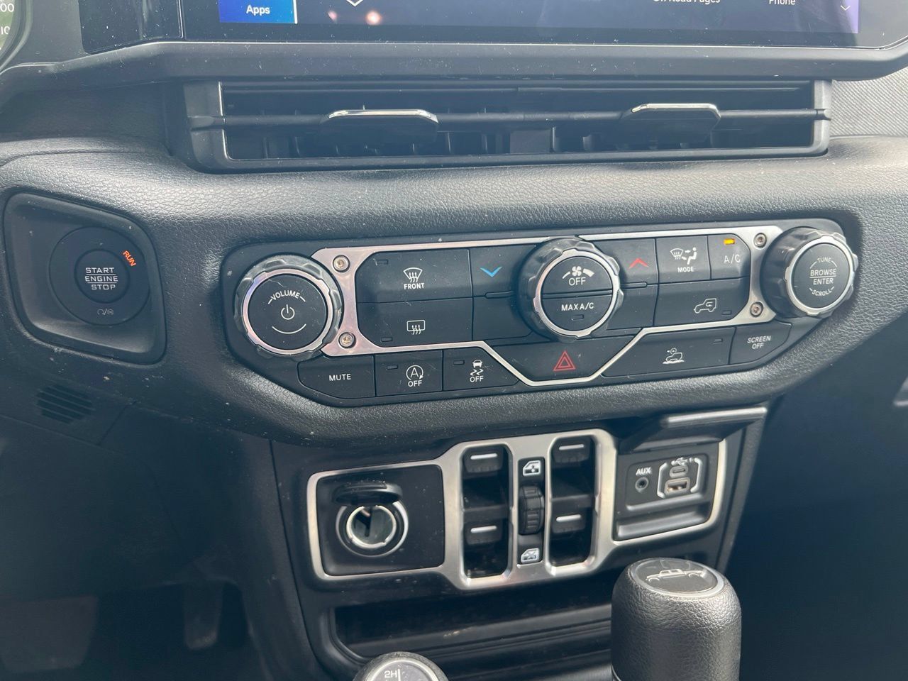 Used 2025 Jeep Gladiator Sport AWD/4WD image 32
