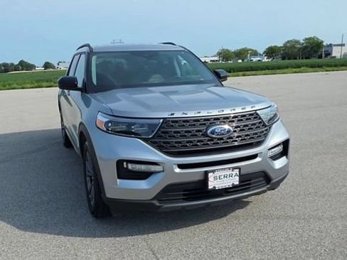 Used 2024 Ford Explorer XLT w/ Equipment Group 202A RWD image 2