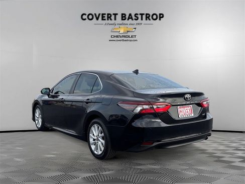 Used 2021 Toyota Camry LE image 4