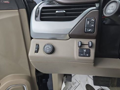 Used 2017 Chevrolet Suburban LT image 43