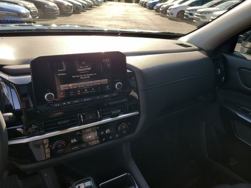 Used 2025 Nissan Pathfinder SV w/ SV Premium Package image 21