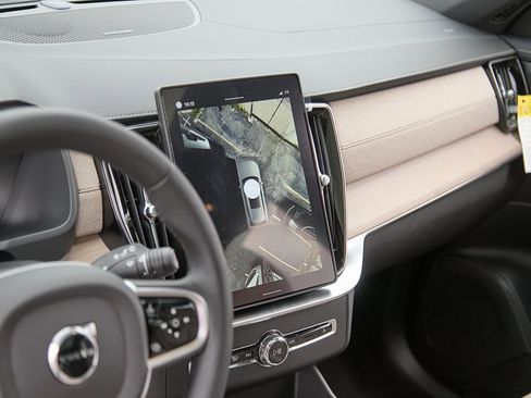 New 2026 Volvo XC90 B6 Plus w/ Protection Package Premier image 14