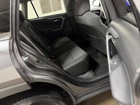 Used 2025 Toyota RAV4 XLE AWD/4WD image 27