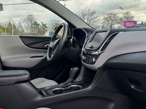 Used 2021 Chevrolet Equinox LS image 13
