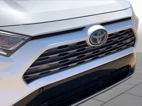 Used 2020 Toyota RAV4 XSE AWD/4WD image 30