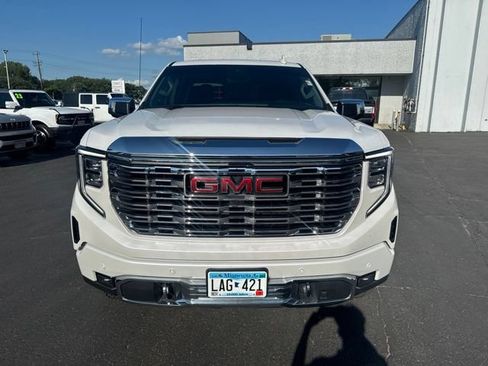 Used 2022 GMC Sierra 1500 Denali w/ Technology Package AWD/4WD image 2
