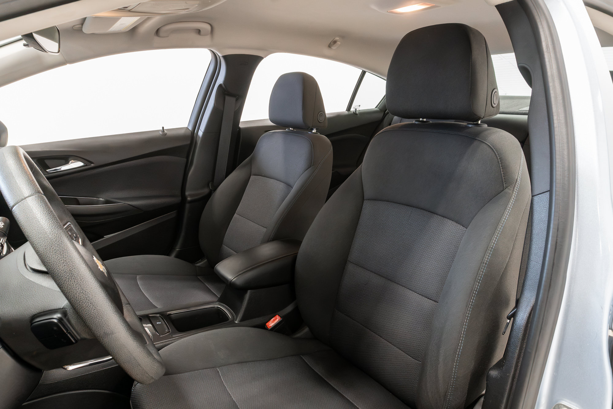 Used 2018 Chevrolet Cruze LT FWD image 9