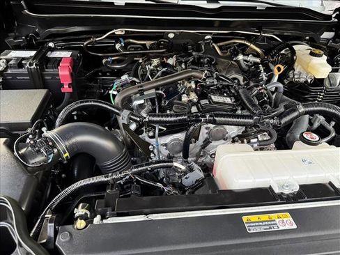 Certified 2025 Toyota Tacoma SR5 AWD/4WD image 21