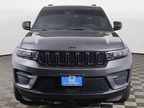 Used 2023 Jeep Grand Cherokee Altitude AWD/4WD image 12