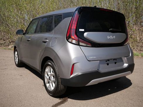 Used 2025 Kia Soul LX FWD image 5