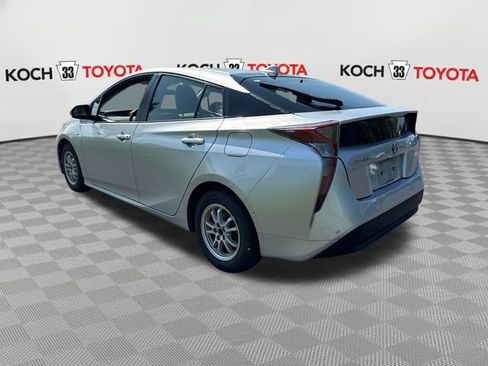 Used 2017 Toyota Prius Three FWD image 6