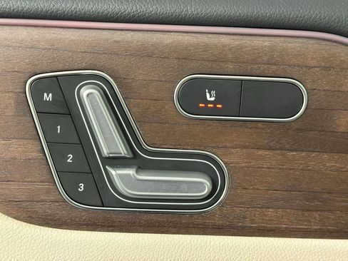 Used 2022 Mercedes-Benz GLB 250 4MATIC image 7