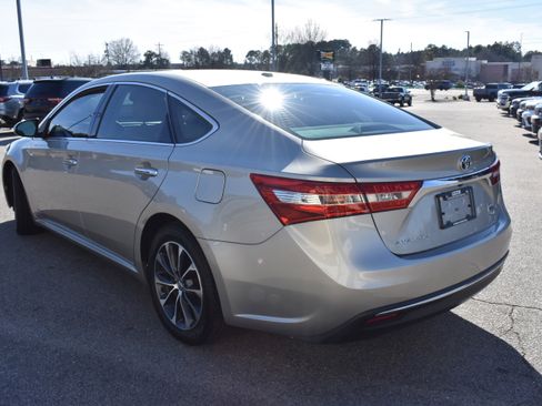 Used 2018 Toyota Avalon XLE Premium image 7