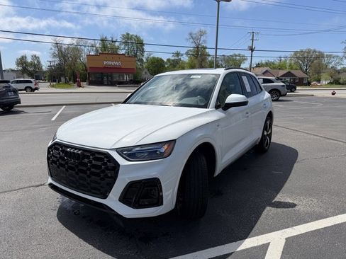 Used 2023 Audi Q5 2.0T Premium Plus w/ Premium Plus Package AWD/4WD image 2