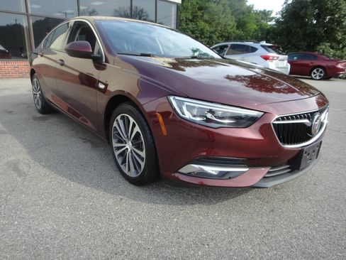 Used 2018 Buick Regal Essence w/ Driver Confidence Package #1 FWD image 3