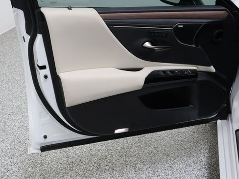 Used 2025 Lexus ES 350 Ultra Luxury w/ Accessory Package (Z2) FWD image 12
