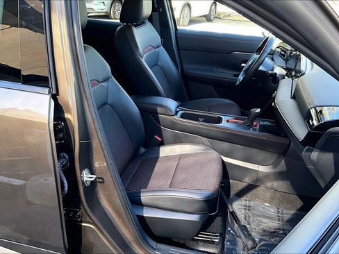 Used 2025 Nissan Kicks SR image 10