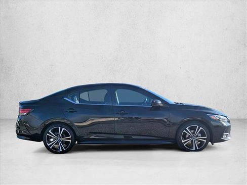 Used 2022 Nissan Sentra SR w/ SR Premium Package image 4