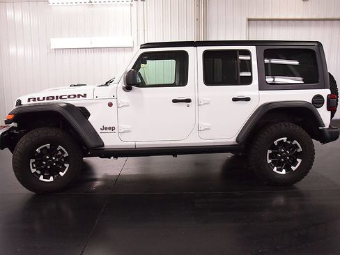 Used 2026 Jeep Wrangler Unlimited Rubicon AWD/4WD image 4