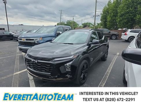 Used 2025 Chevrolet Trax ACTIV w/ Sunroof Package FWD image 1