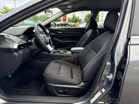 Used 2025 Nissan Altima 2.5 SV FWD image 16
