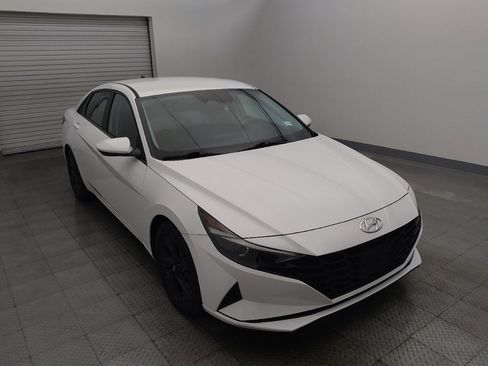 Used 2022 Hyundai Elantra SEL image 13