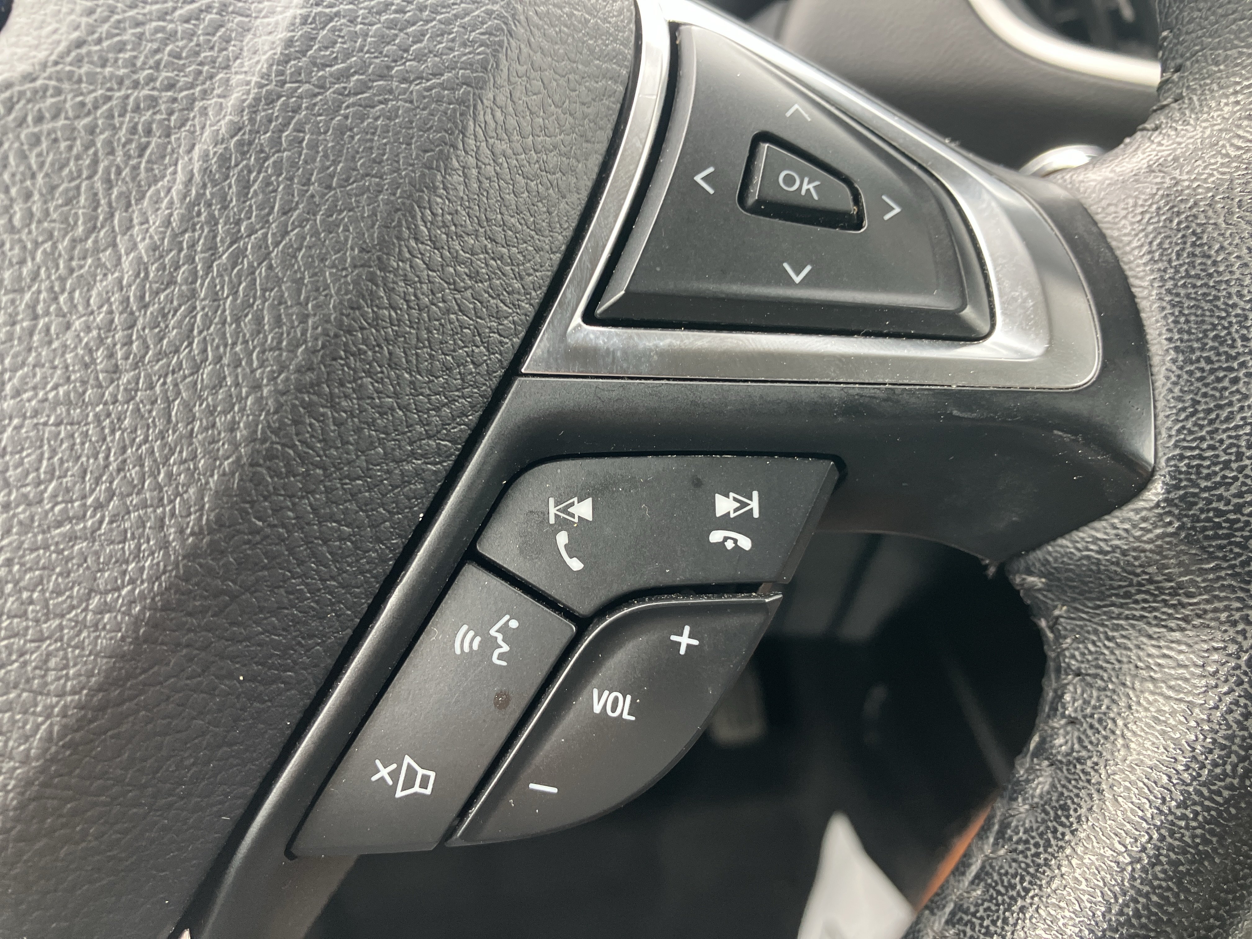 Used 2023 Ford Edge SEL AWD/4WD image 25