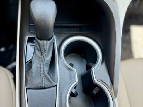 Used 2021 Toyota Camry LE w/ Carpet Mat Package (TMS) FWD image 18