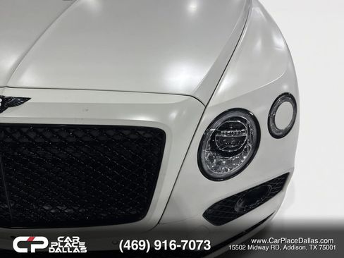 Used 2017 Bentley Bentayga AWD/4WD image 38
