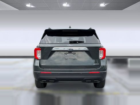 Used 2023 Ford Explorer XLT AWD/4WD image 7