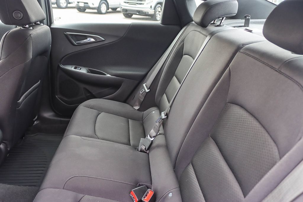 Used 2025 Chevrolet Malibu LS FWD image 17