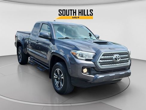 Used 2017 Toyota Tacoma TRD Sport w/ Tow Package (A/T) AWD/4WD image 7