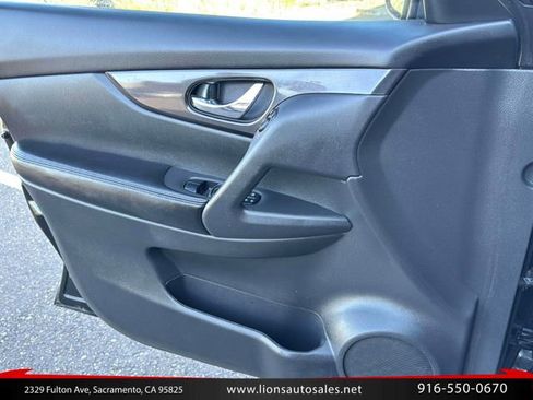 Used 2018 Nissan Rogue SV FWD image 16