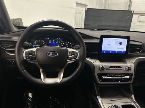 Used 2023 Ford Explorer XLT w/ Equipment Group 202A image 5